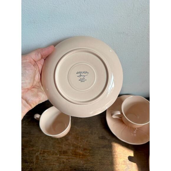 Vintage Mikasa Spring Amaryllis Teacups and Saucers, set of 12 | Peachy Tea Set - Picture 7 of 7
